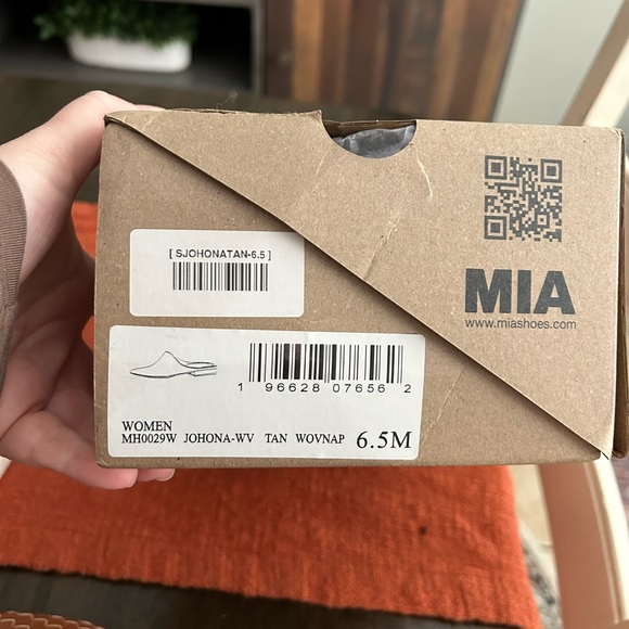 MIA Johona Mule in Tan Woven 6.5 - Picture 7 of 7